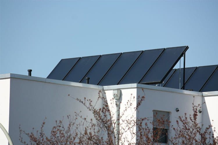 Photovoltaik fürs Flachdach: Umsetzung & Besonderheiten