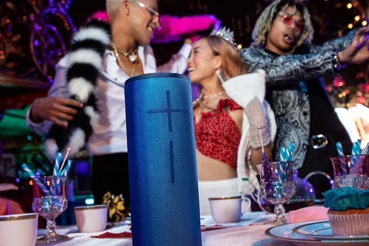 Gli utenti creano la giusta atmosfera di festa con gli altoparlanti Bluetooth