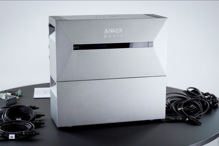 Die Anker Solix 2 Pro kommt im eleganten silbernen Design